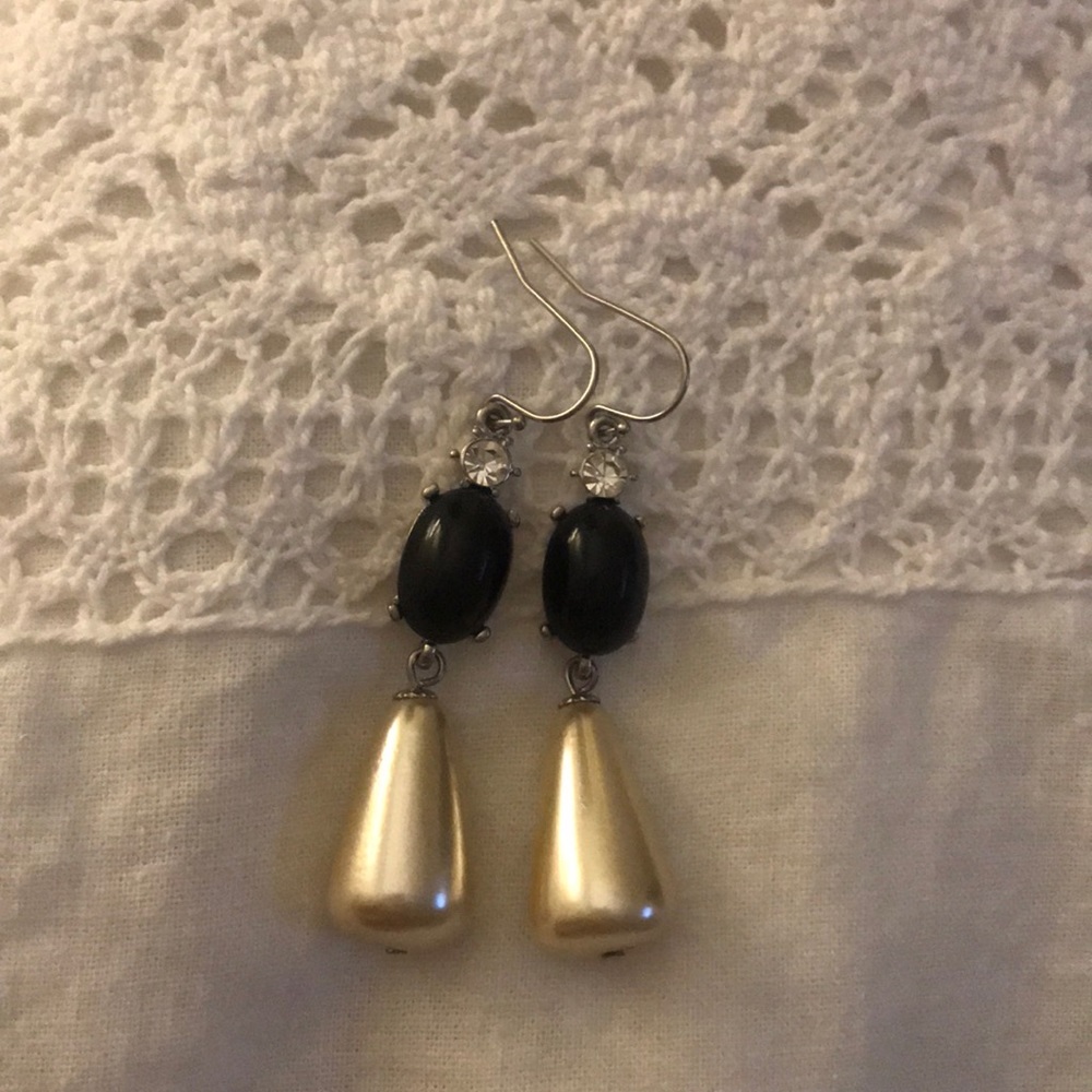 Pearl drop earring